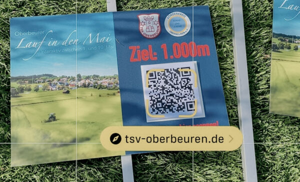 Läufer:innen können durch Scannen der aufgestellten QR-Codes ihre Läufe direkt eintragen.